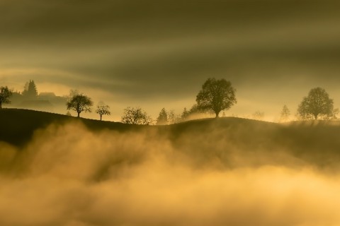 Frente fria avança e provoca chuvas no fim de semana
