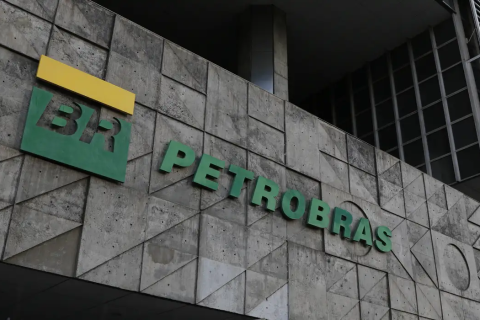 Petrobras implementa desconto no diesel a partir desta segunda-feira (1)