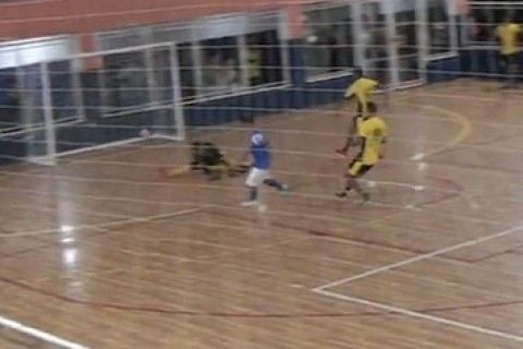 Barbearia do Guilherme LP Vitrini conta com brilho de Kaio Antônio e vai a semi do Futsal de Férias