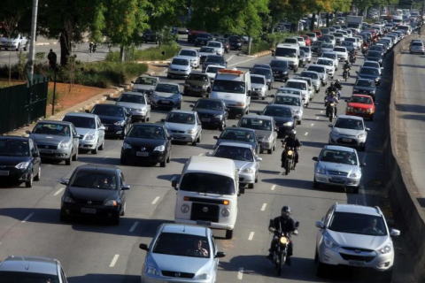Licenciamento é obrigatório para placas de final 3 e 4 em agosto; veja calendário