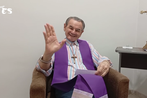 Padre Sebastião convida fiéis para missa de passagem de Natal