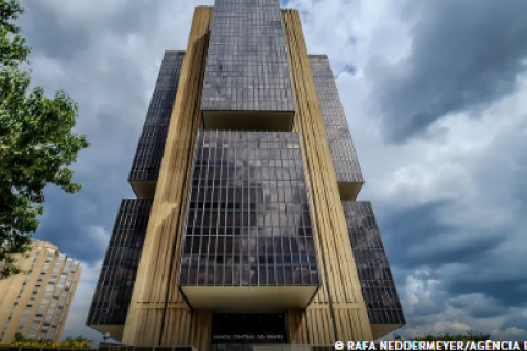 Copom eleva juros básicos da economia para 15% ao ano
