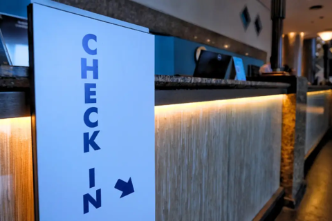 Hospedagens têm até esta segunda para adotar check-in digital