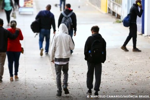 Frente fria deve derrubar temperaturas a partir desta terça-feira
