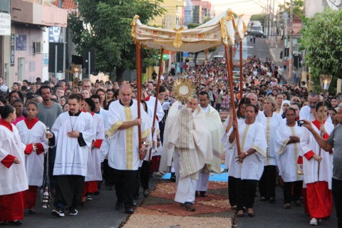 Corpus Christi movimenta Paróquias em Andradina