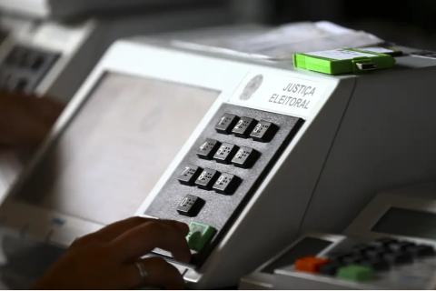 Onze governadores renunciam para disputar eleições de outubro