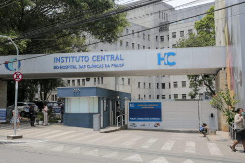 Primeiro caso de trigêmeos nascidos de útero transplantado no mundo é registrado em SP