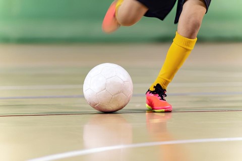 Máximo Transportes se recupera de derrota e vence a primeira no Futsal de Férias