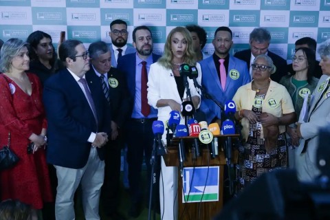 PEC contra escala 6x1 é protocolada na Câmara com 234 assinaturas