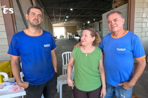 Garcia Equipamentos brinda funcionário por 30 anos de serviços com moto zero km