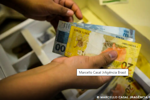 Aposentados e pensionistas do INSS podem consultar antecipação do 13º