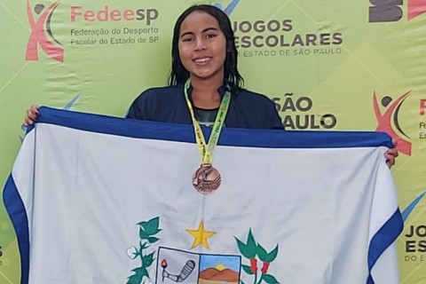 Nadadora andradinense Julia Naomi é convocada para a Seleção Paulista Escolar