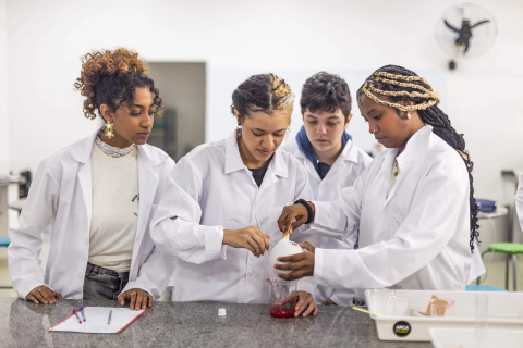 Programa bolsas-estágio para estudantes da rede estadual de SP está com inscrições abertas
