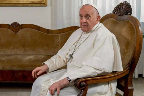 Papa Francisco tem infecção polimicrobiana