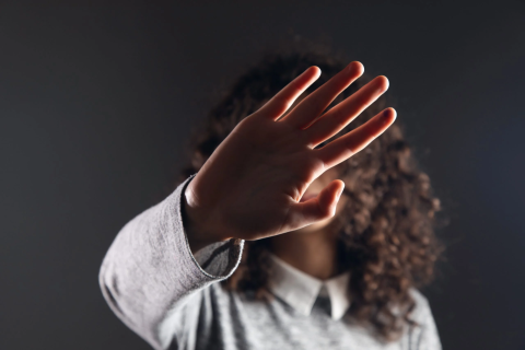 Protocolo Não Se Cale: conheça o sinal de socorro para mulheres vítimas de violência