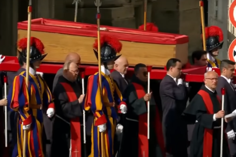 Papa Francisco: velório é aberto ao público no Vaticano