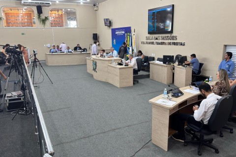 Sessão da Câmara de Andradina tem questionamentos acalorados sobre corte das bolsas de estudos