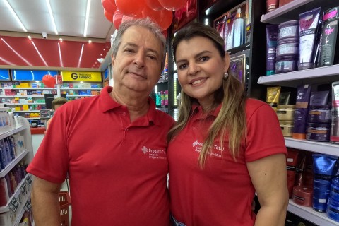 Farmácia Rodoviária reinaugura em grande estilho em Andradina